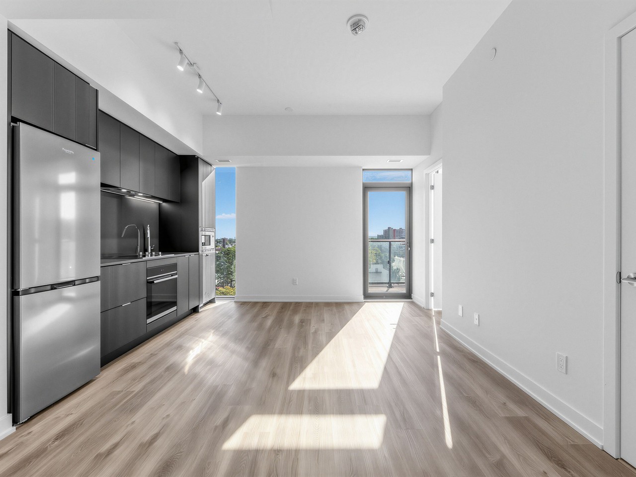 91 John Street North #710 - Photo 4 of 33