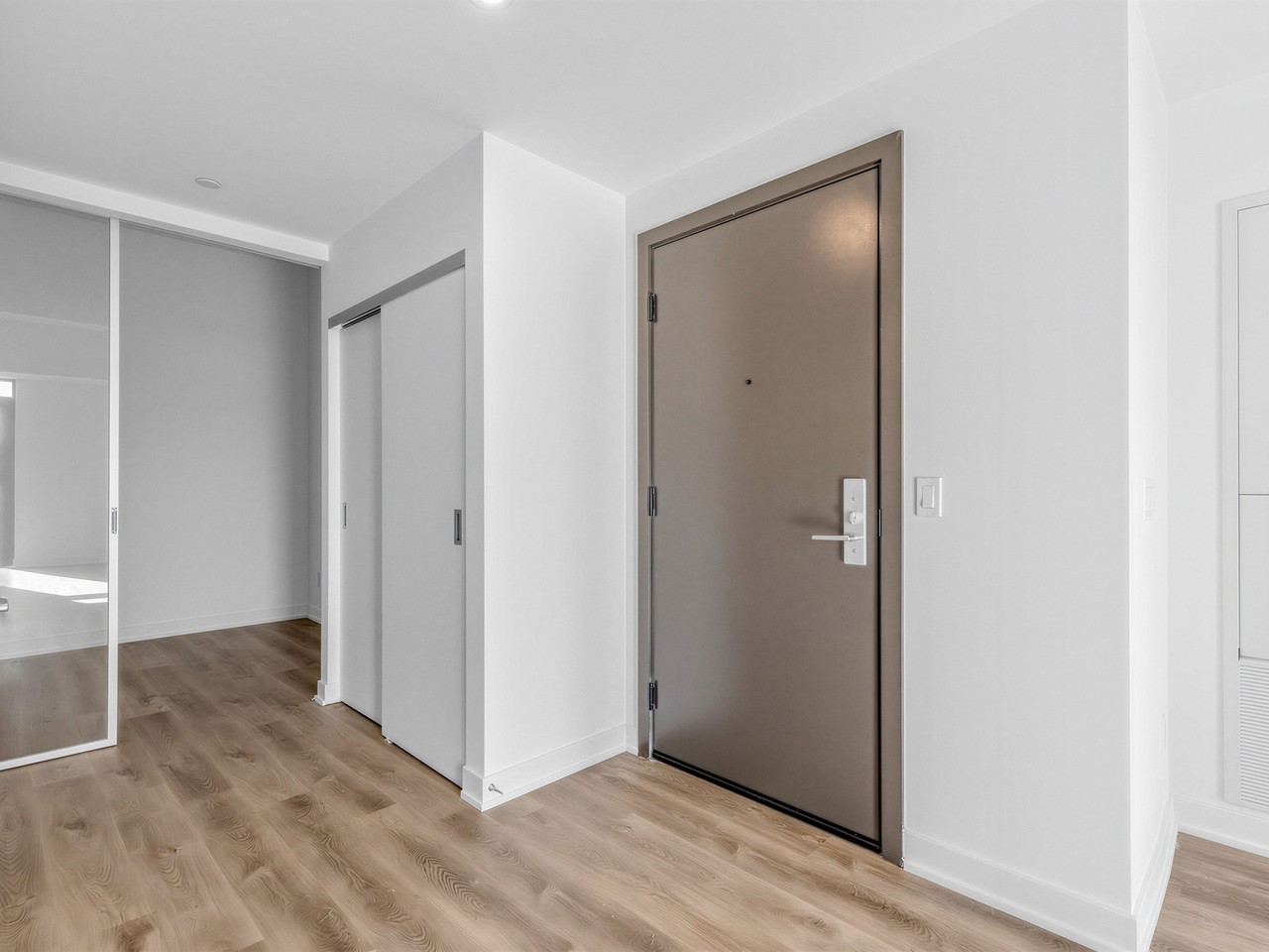 91 John Street North #710 - Photo 3 of 33