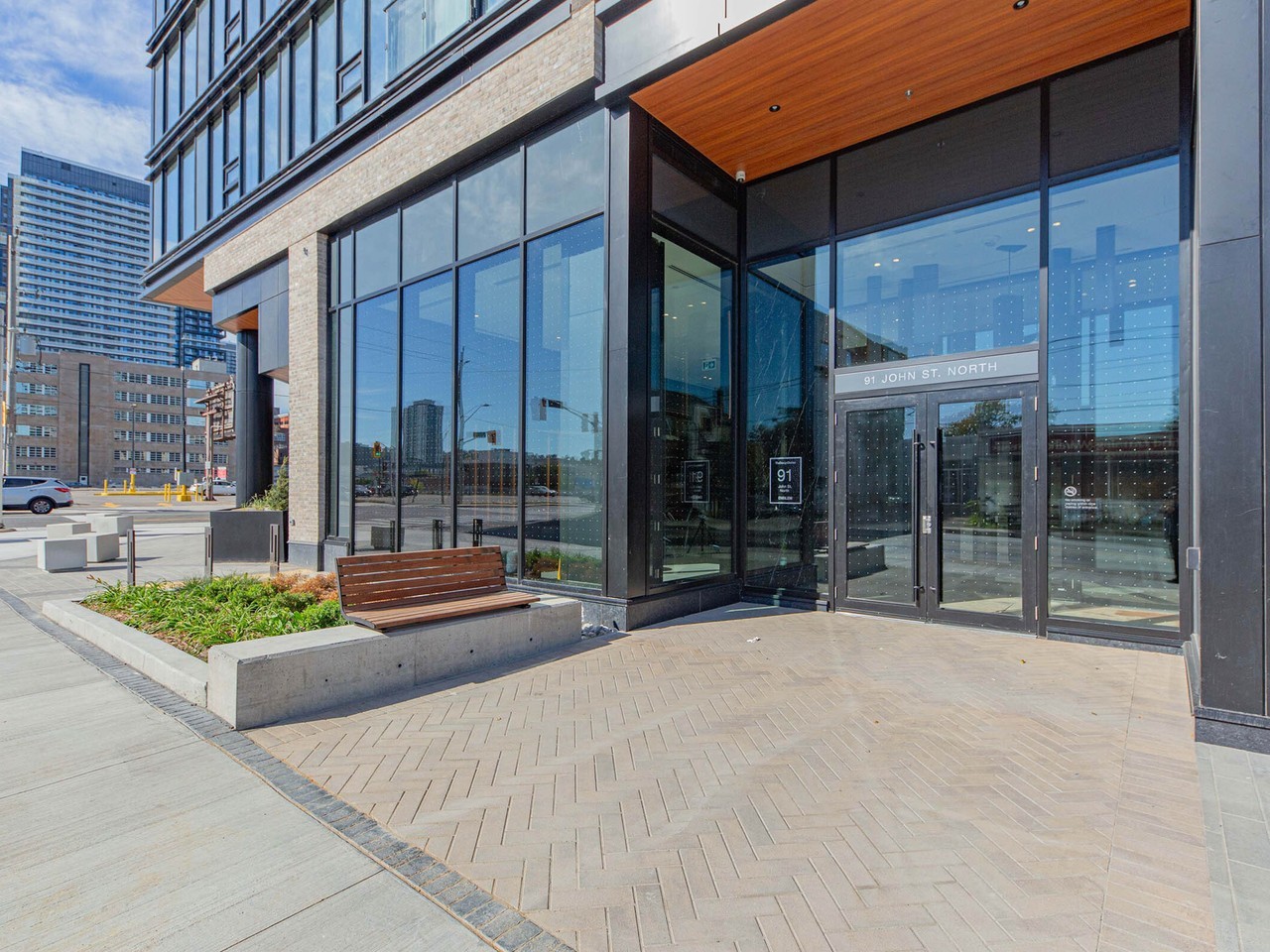 91 John Street North #710 - Photo 2 of 33