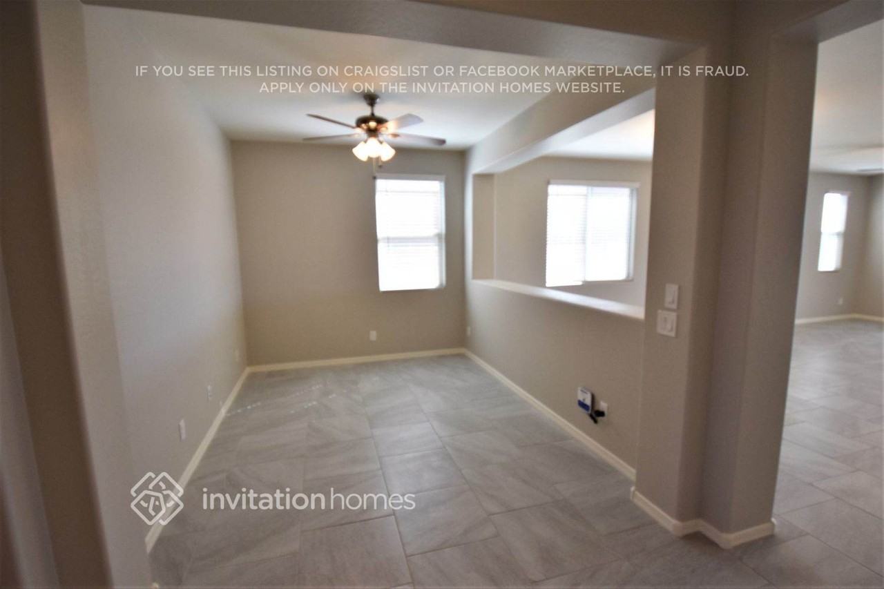 18747 W Windsor Blvd - Photo 2 of 22