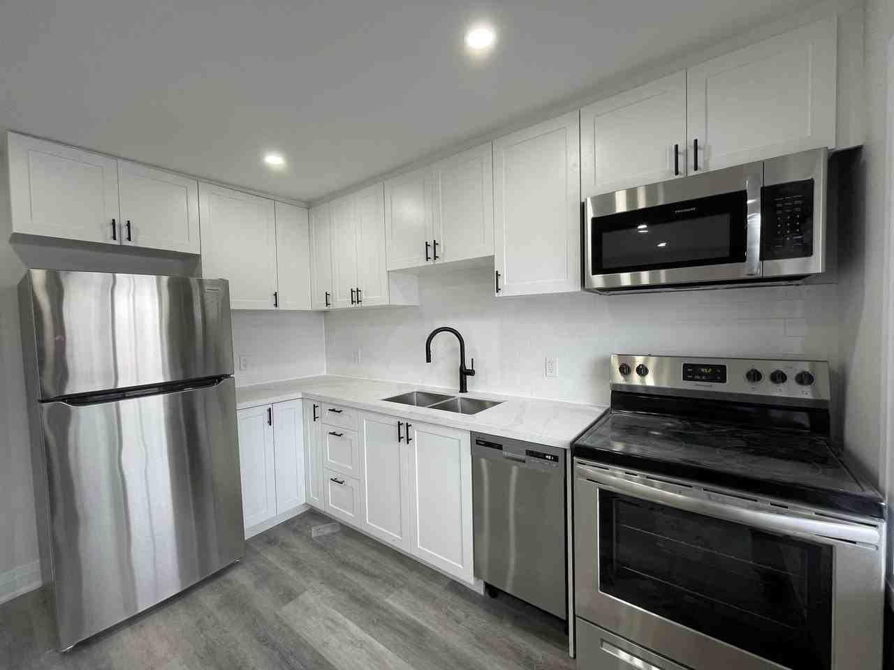 552 CANNON ST EAST - Photo 3 of 12