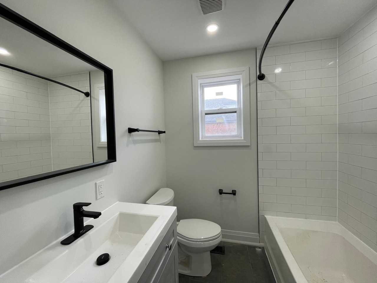 552 CANNON ST EAST - Photo 4 of 12