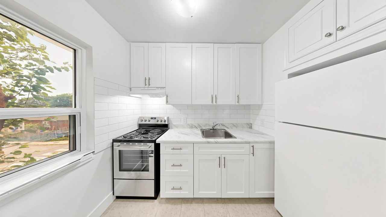38-40 Lambton Avenue - Photo 2 of 31