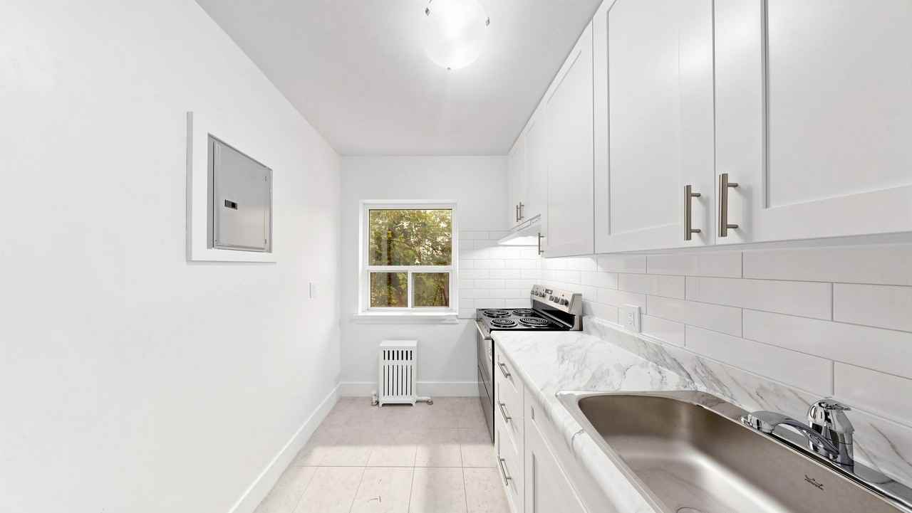 38-40 Lambton Avenue - Photo 4 of 31