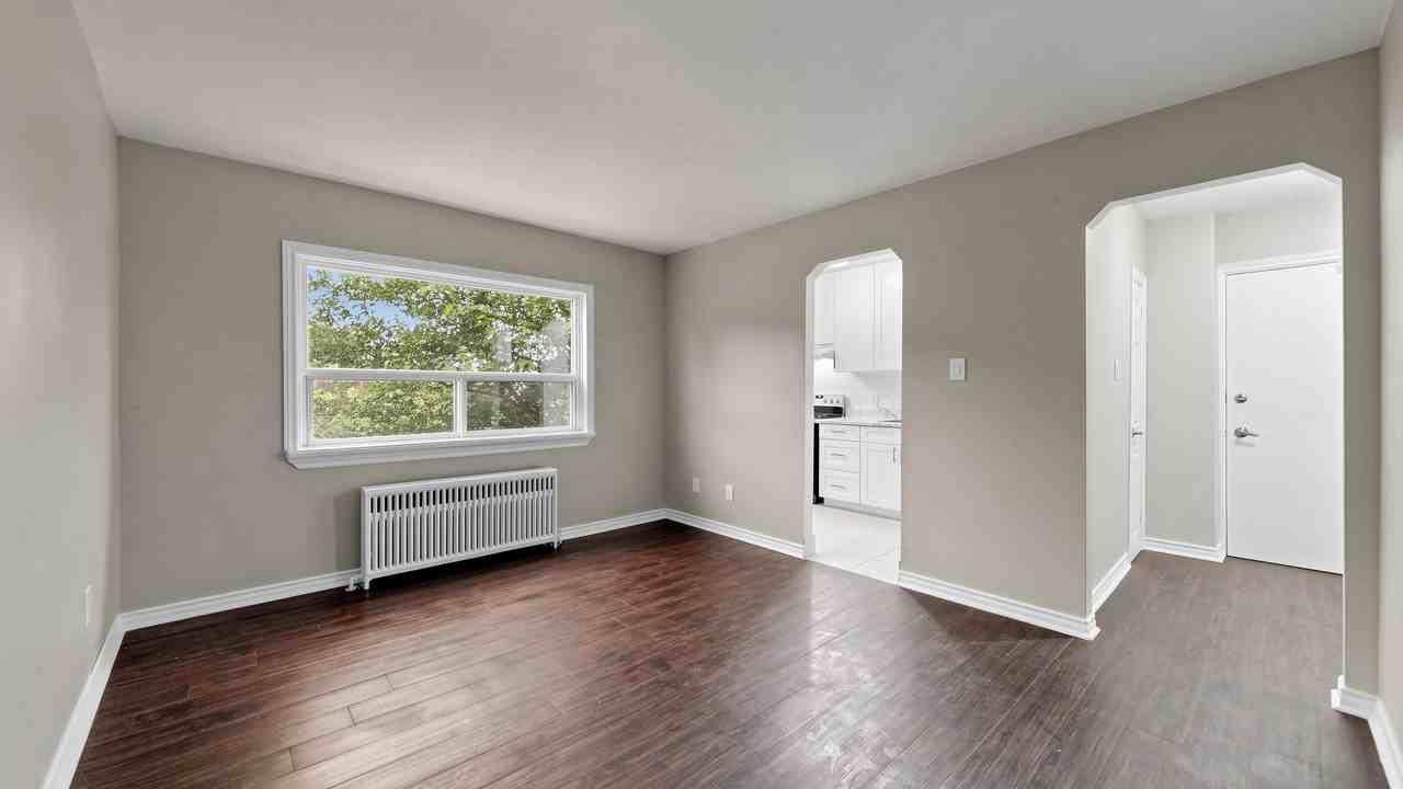 38-40 Lambton Avenue - Photo 5 of 31
