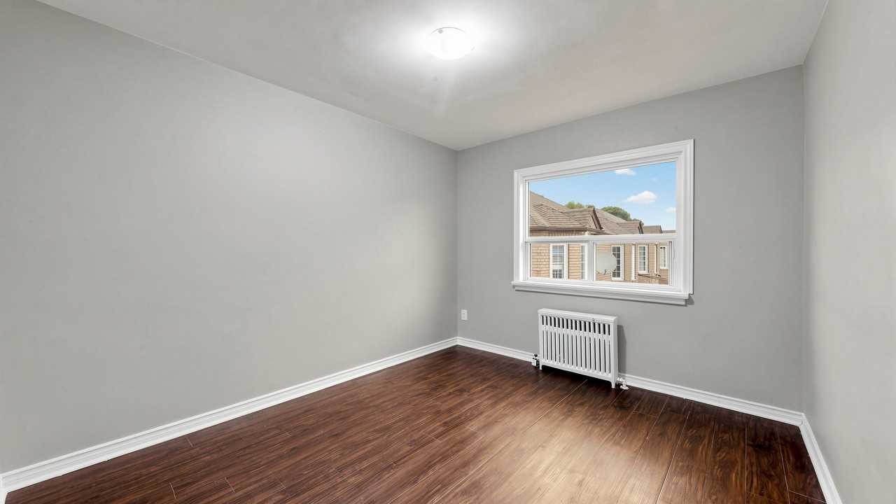 38-40 Lambton Avenue - Photo 7 of 31