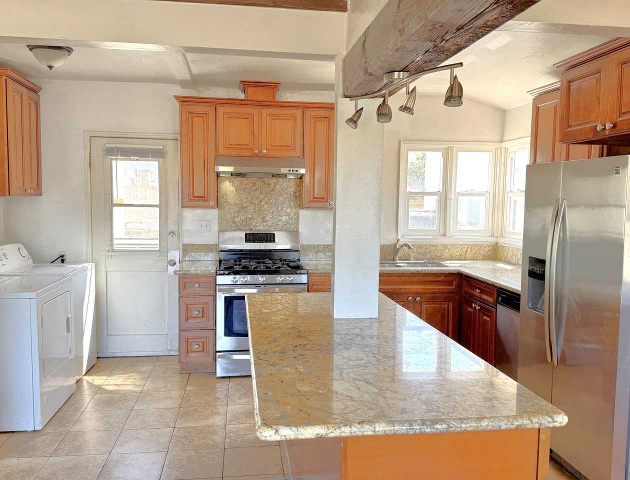 4935 College Avenue - Photo 7 of 22