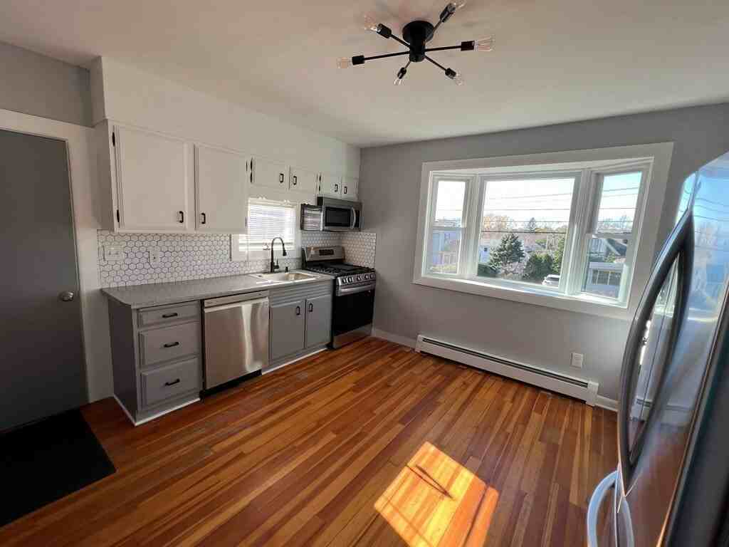 24 Ewell Ave - Photo 3 of 22