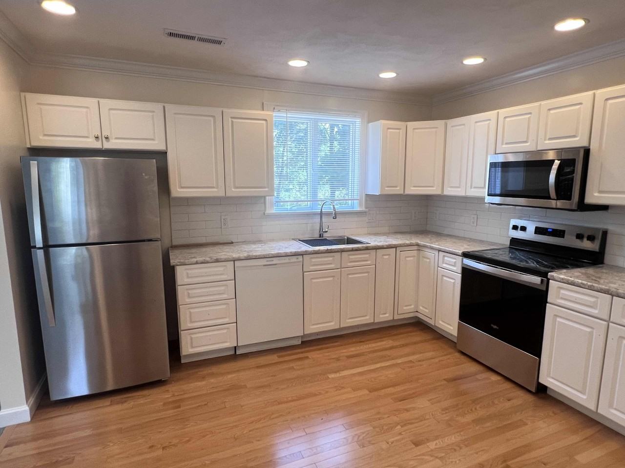 318 South Rd - Photo 2 of 13