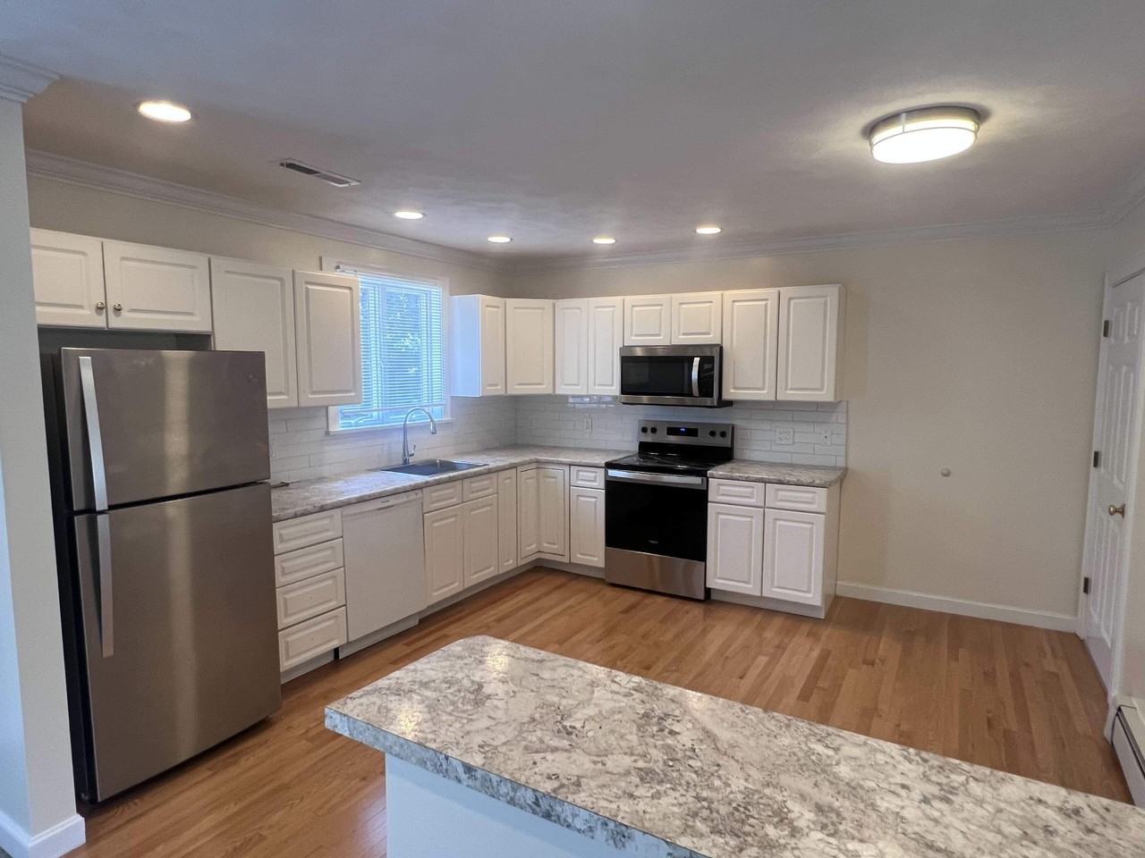 318 South Rd - Photo 3 of 13