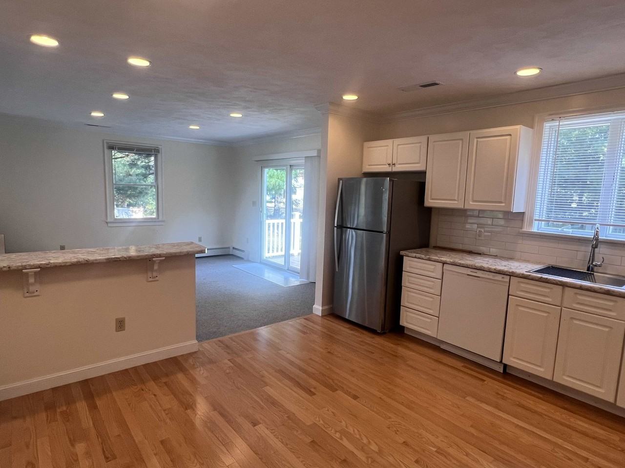 318 South Rd - Photo 4 of 13