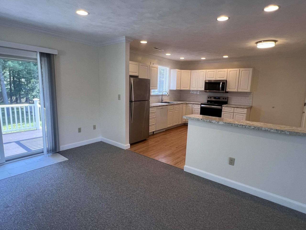 318 South Rd - Photo 5 of 13