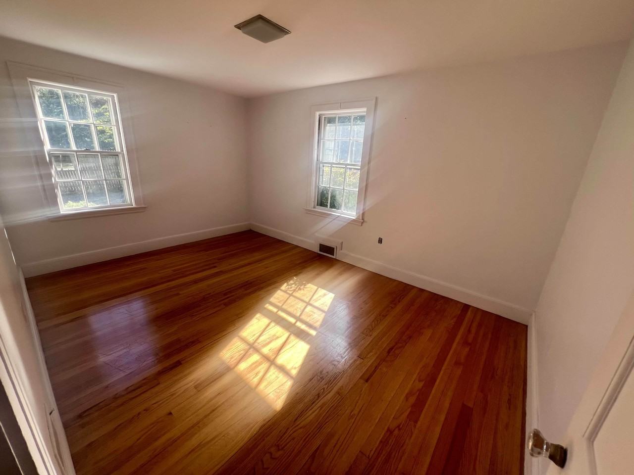 47 Wood St - Photo 7 of 16