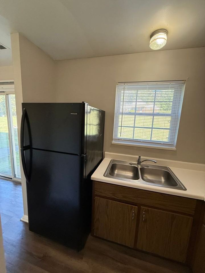 4803 Lakeside Dr - Photo 3 of 11