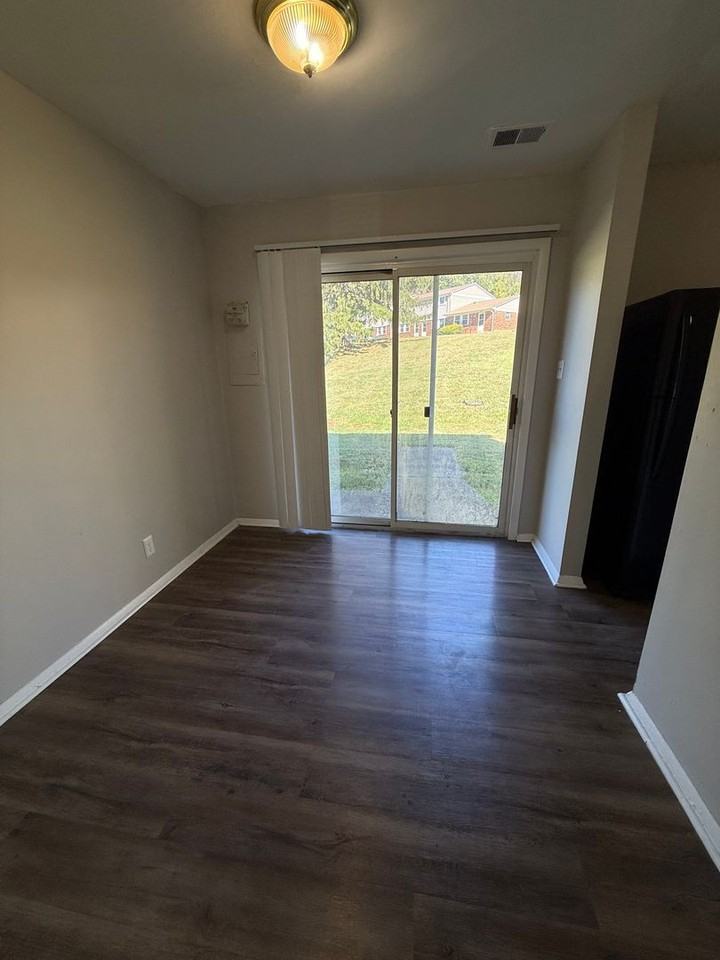 4803 Lakeside Dr - Photo 5 of 11