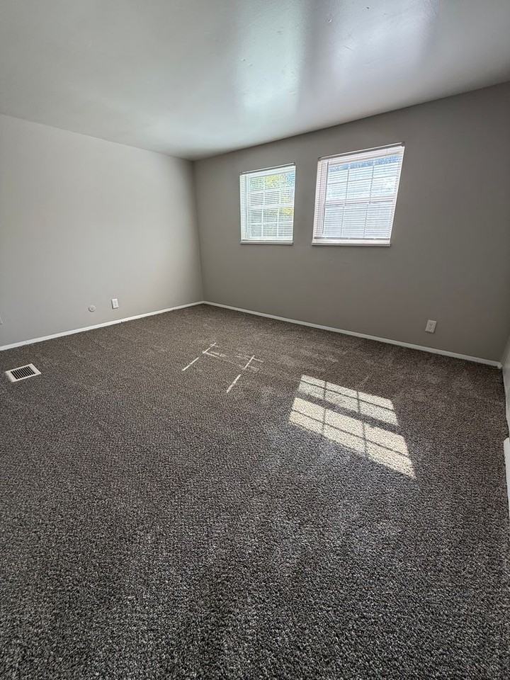4803 Lakeside Dr - Photo 7 of 11