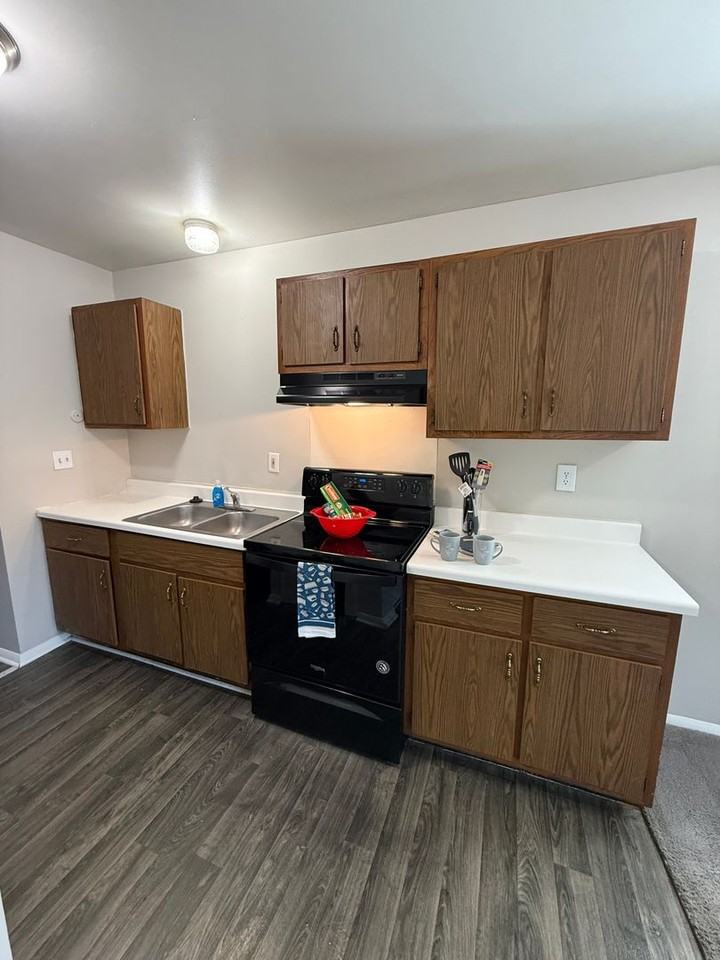 4801 Rolling Ridge Dr - Photo 2 of 8