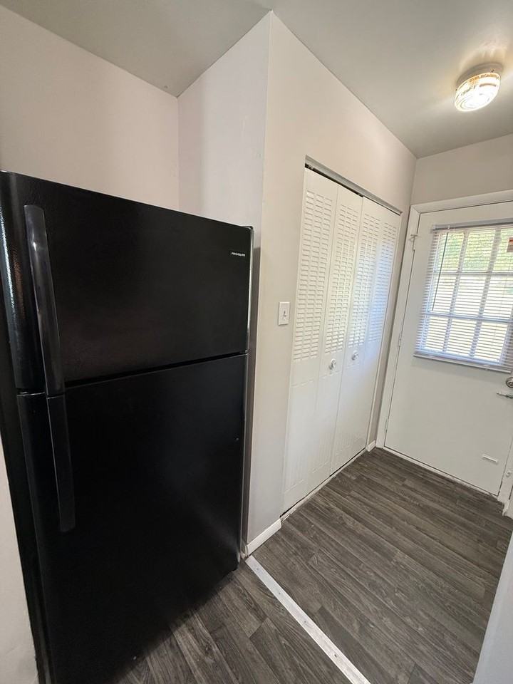 4801 Rolling Ridge Dr - Photo 3 of 8
