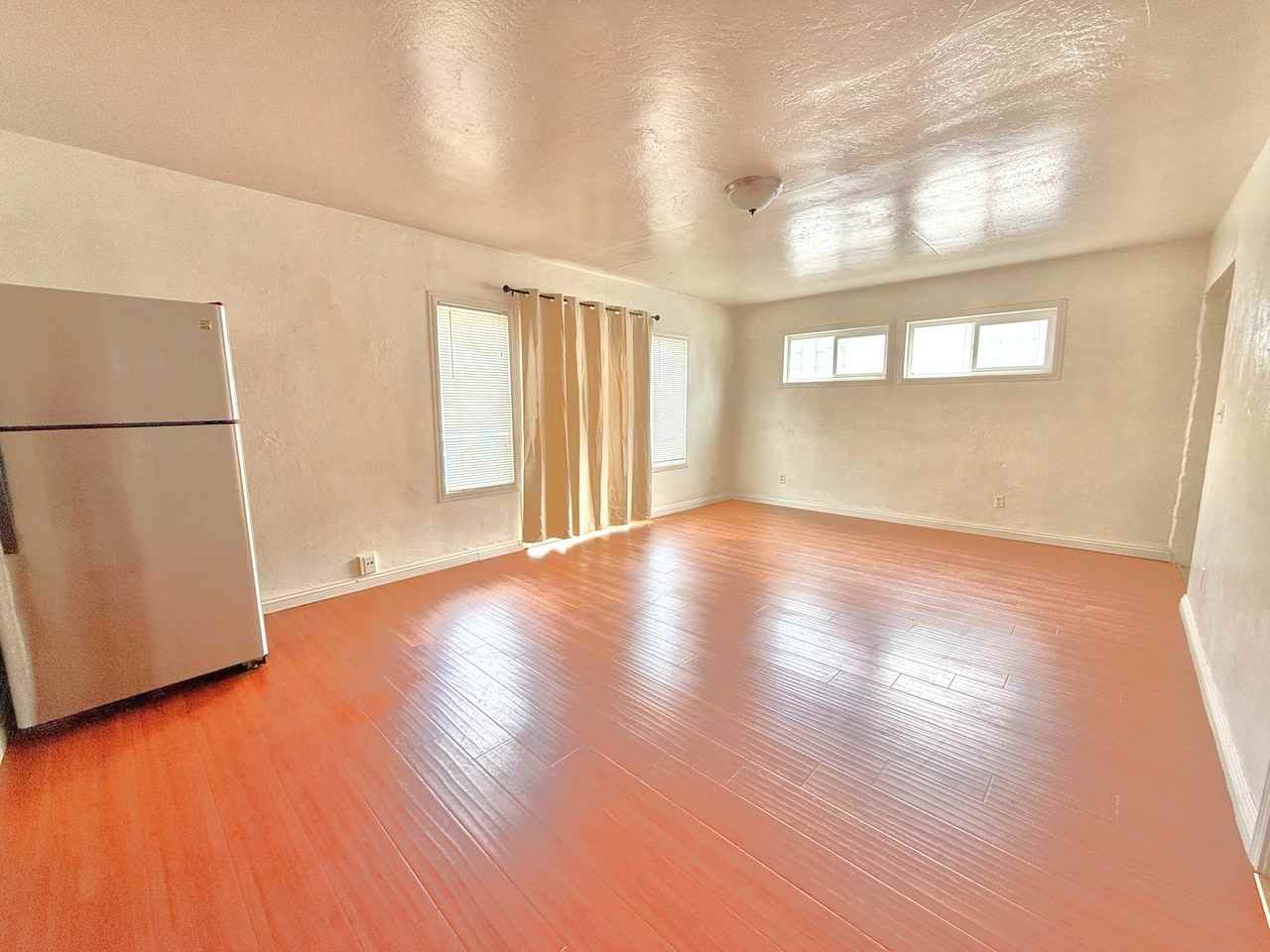 5011 College Avenue - Photo 2 of 17