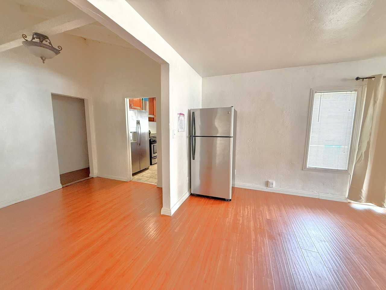 5011 College Avenue - Photo 3 of 17