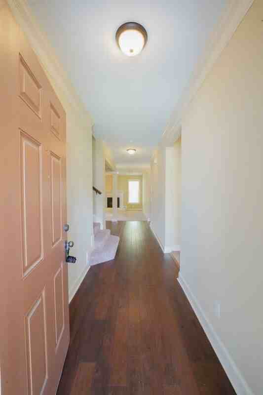 146 Laguna Way - Photo 5 of 37
