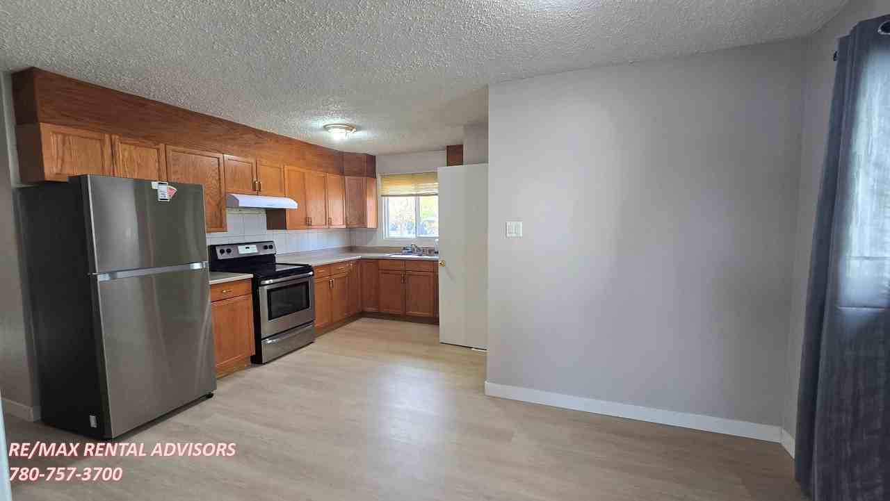 10614 38 St Nw - Photo 2 of 22