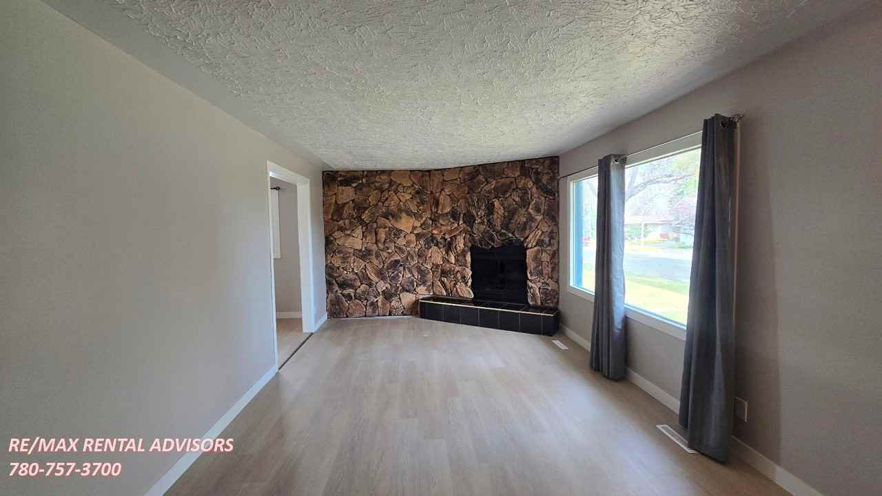 10614 38 St Nw - Photo 3 of 22