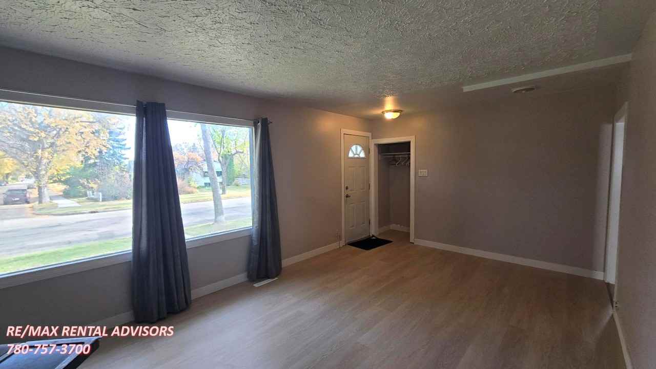 10614 38 St Nw - Photo 5 of 22
