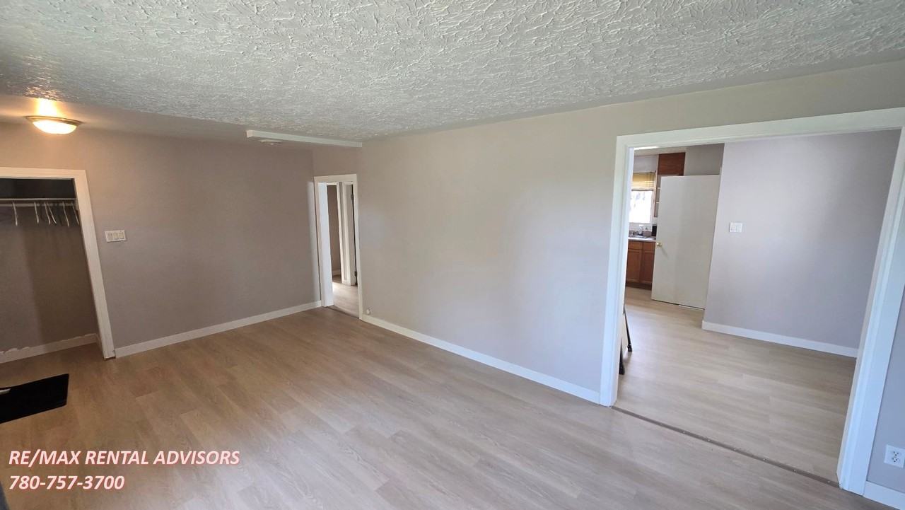 10614 38 St Nw - Photo 6 of 22