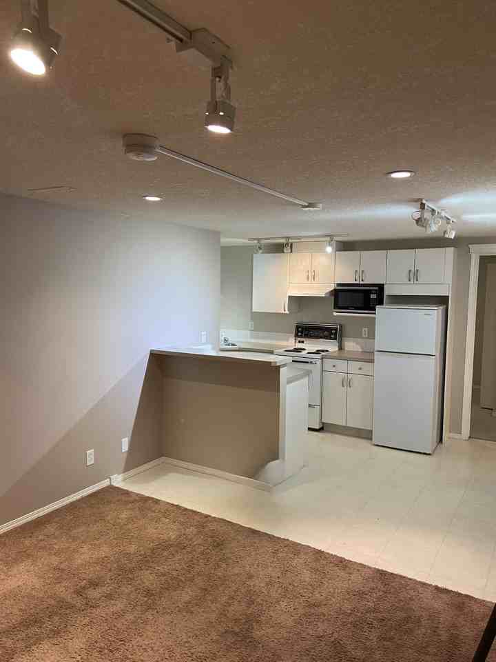 3523 41 St Sw - Photo 4 of 11