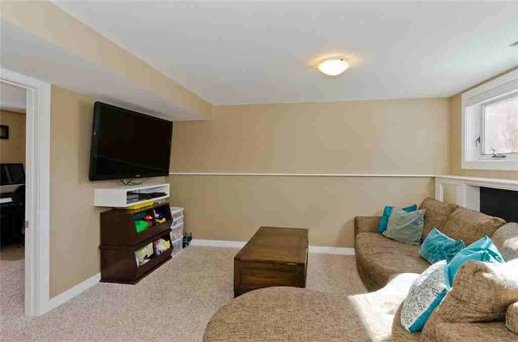 64 Fairview Cres Se - Photo 4 of 17