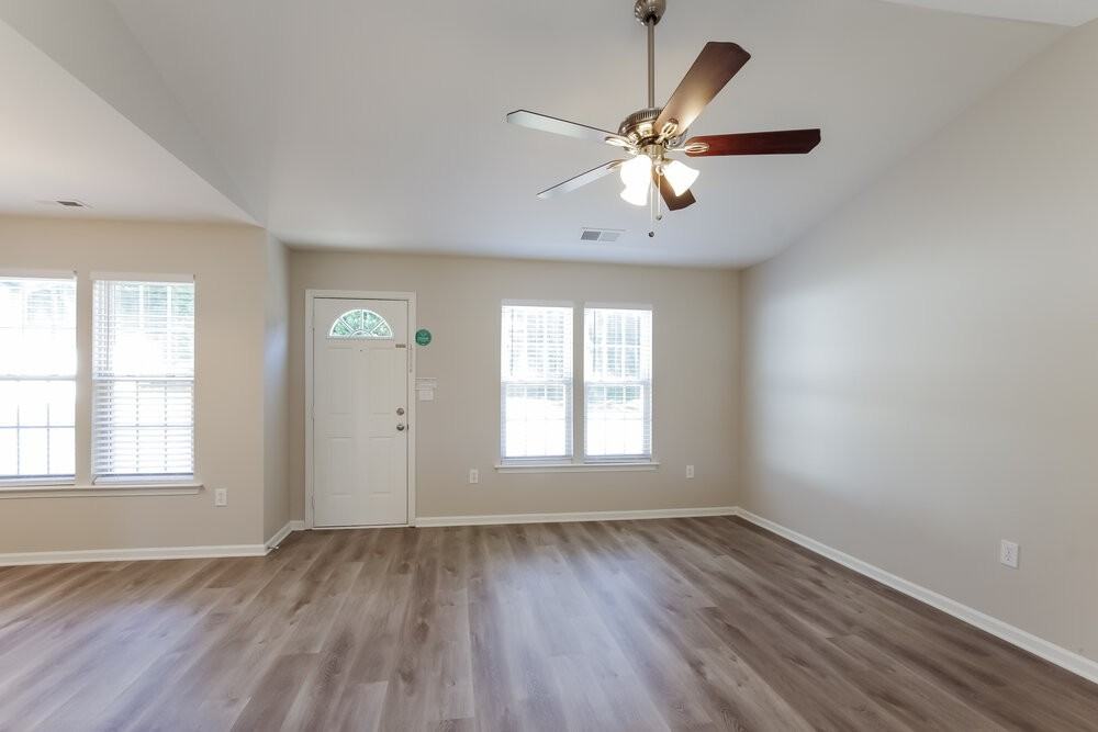 9913 Meadowmead Ct - Photo 4 of 16