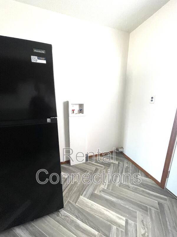 400 E College St #E2 - Photo 2 of 8