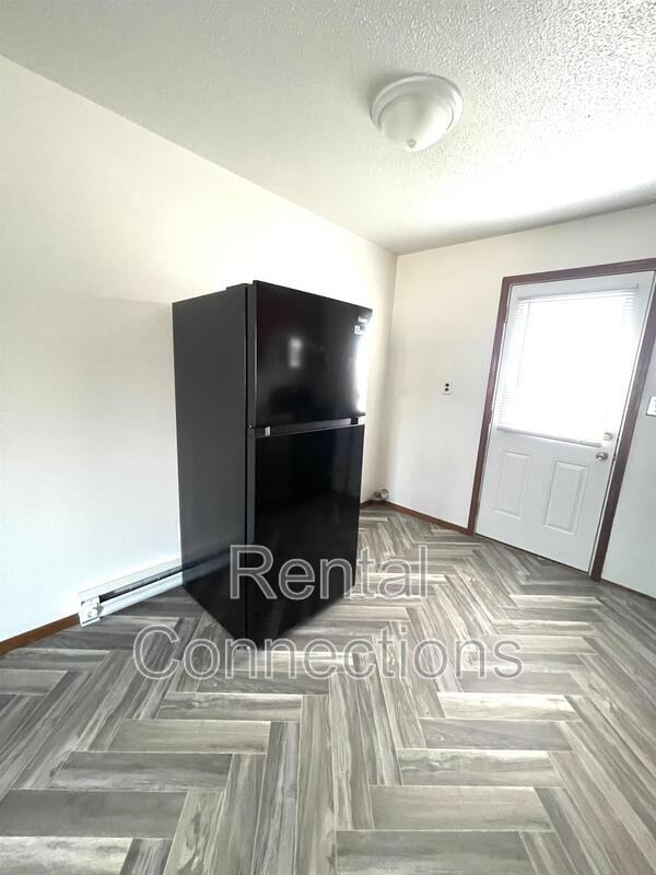 400 E College St #E2 - Photo 3 of 8