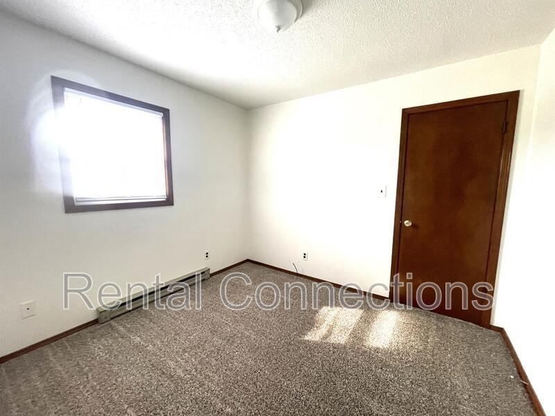 400 E College St #E2 - Photo 4 of 8