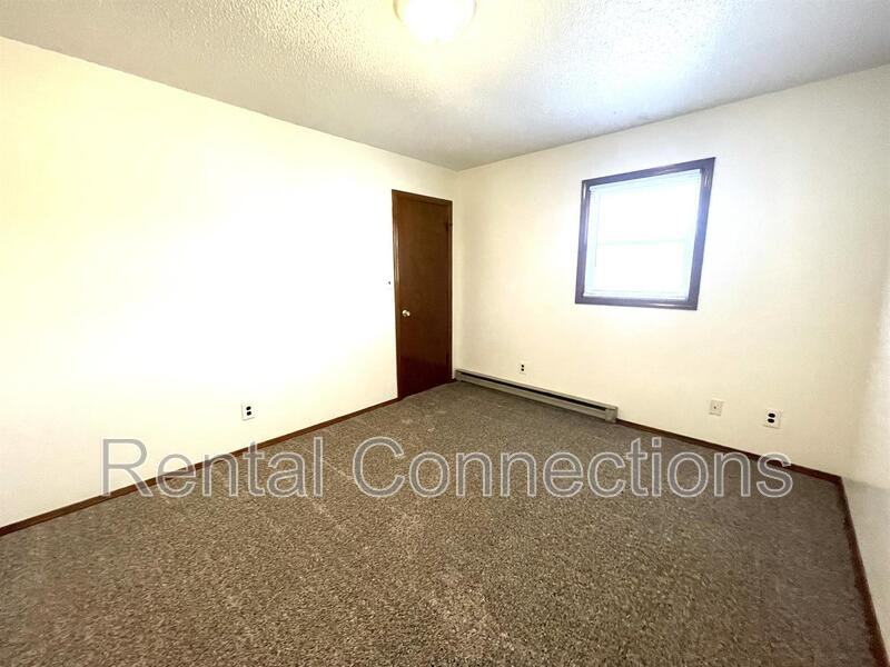 400 E College St #E2 - Photo 5 of 8