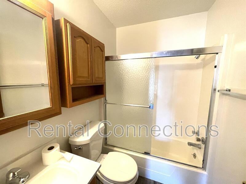 400 E College St #E2 - Photo 6 of 8