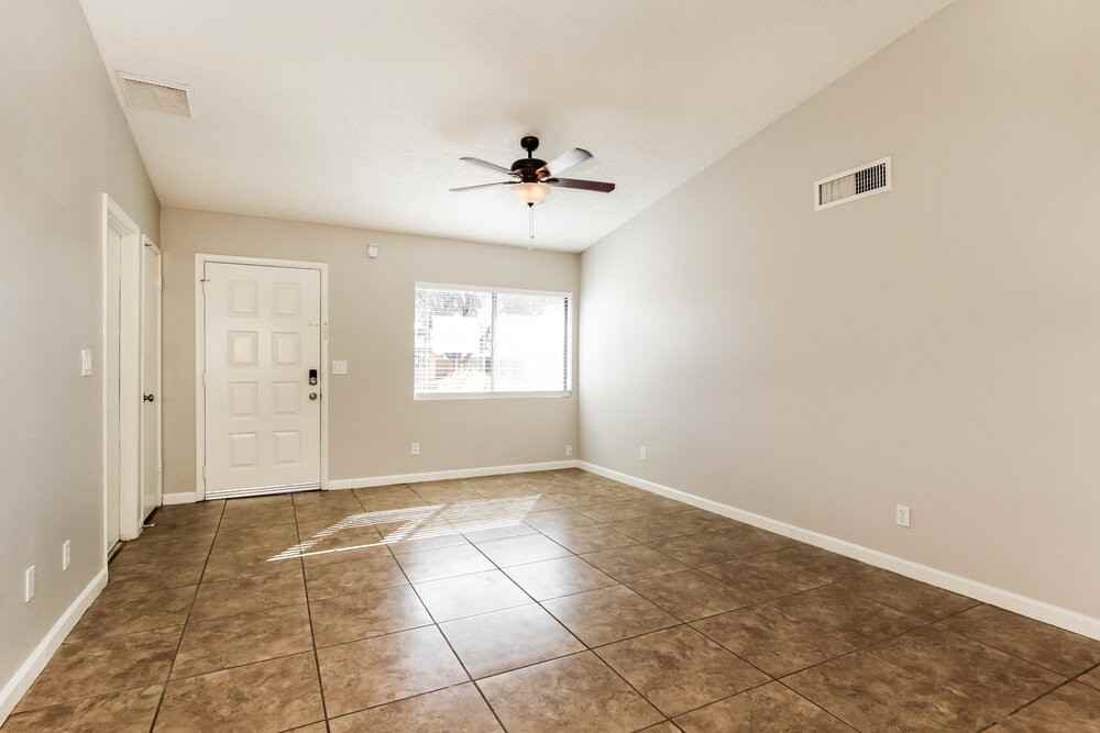 9310 W Sanna St - Photo 3 of 16