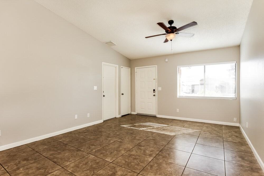 9310 W Sanna St - Photo 4 of 16