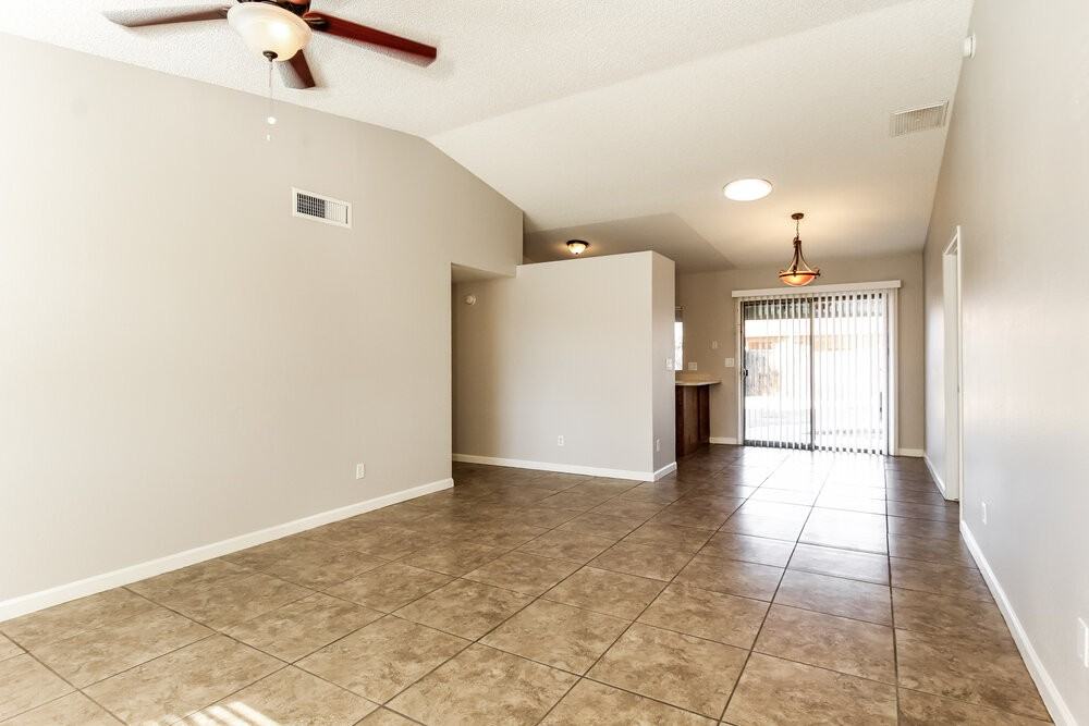 9310 W Sanna St - Photo 5 of 16