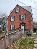 featured image of 1040 Summit St