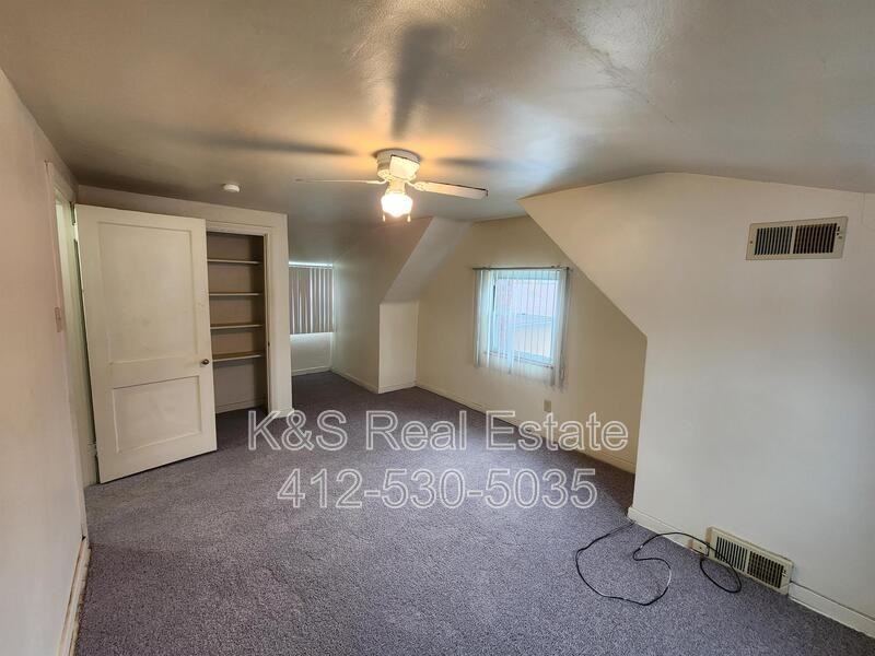 1040 Summit St - Photo 5 of 7