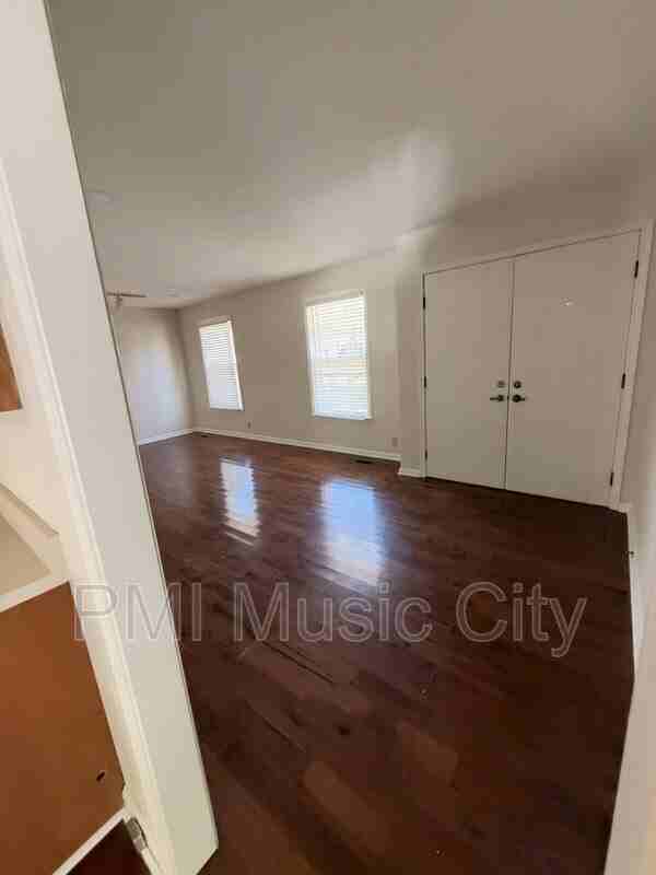 7229 Green Meadows Ln - Photo 2 of 16