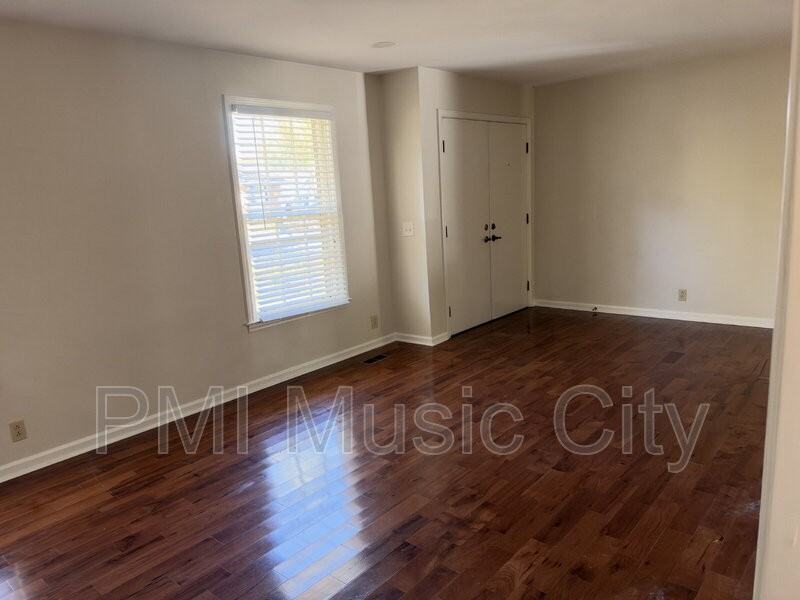 7229 Green Meadows Ln - Photo 3 of 16