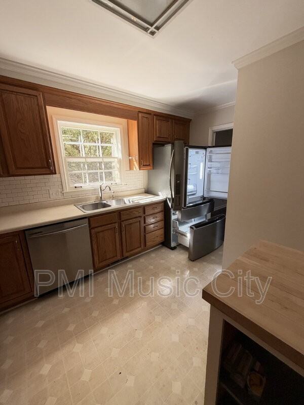7229 Green Meadows Ln - Photo 7 of 16