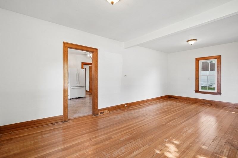 604 8th Ave - Photo 2 of 16