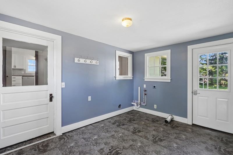 604 8th Ave - Photo 5 of 16