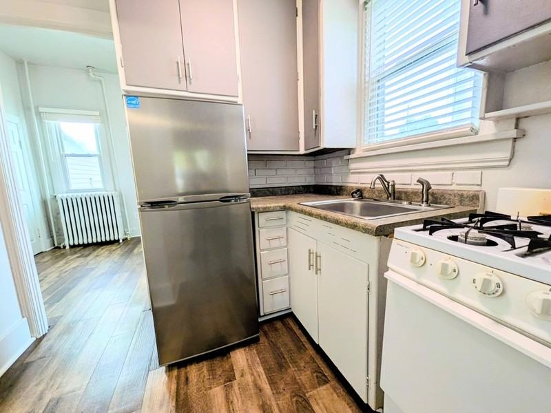 506 High Ave E - Photo 3 of 6