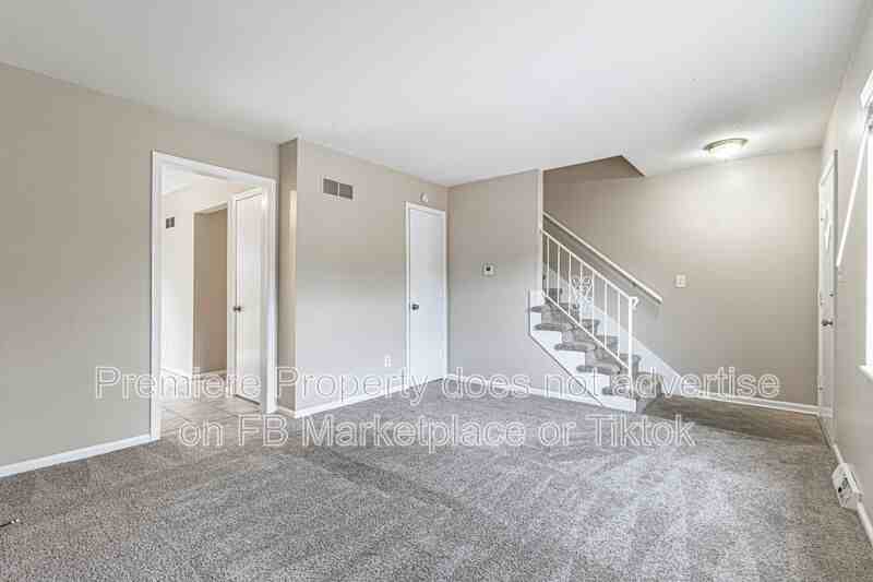 8722 W 70th St - Photo 3 of 12