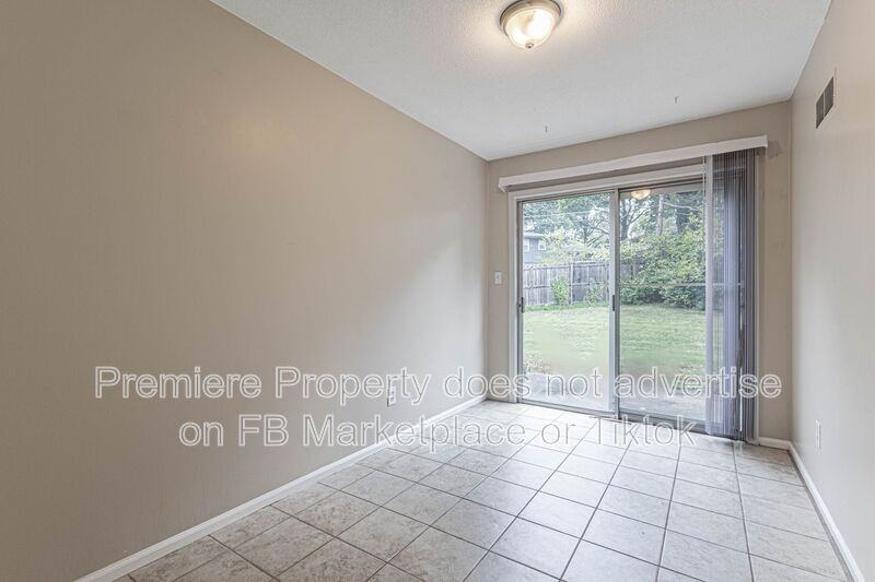 8722 W 70th St - Photo 4 of 12
